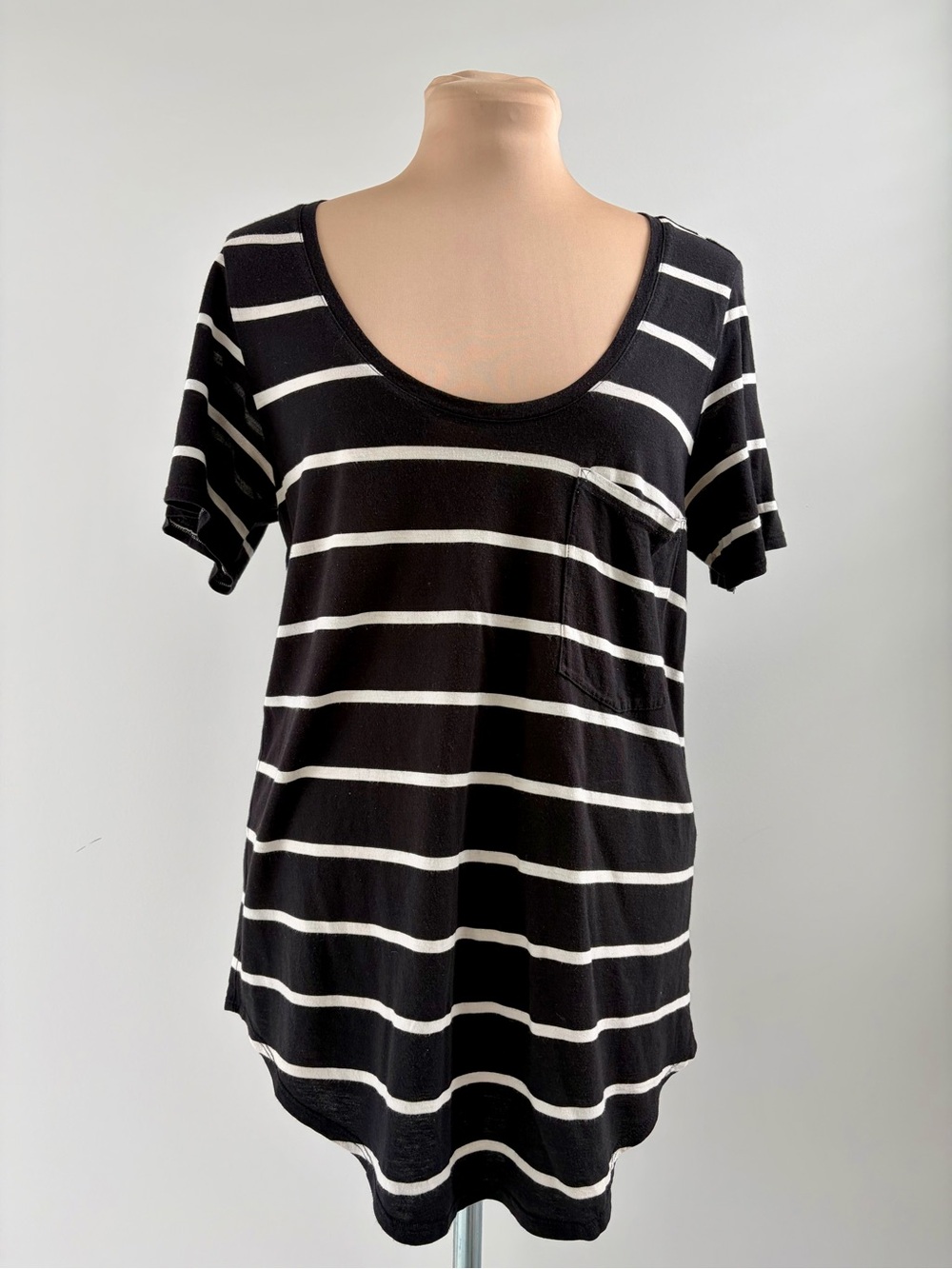 Babaton Black White Striped Pocket Tee Scoop Neck Relaxed Fit Top | Size L